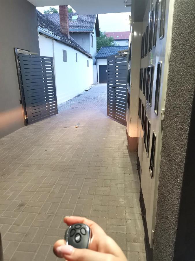 Stan Na Dan M Apartamento Novi Sad Exterior foto